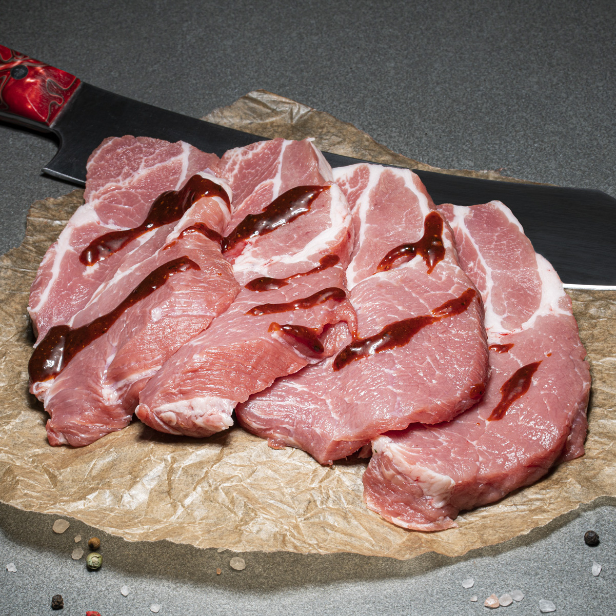 Schweinekammsteaks mit Tomaten-Pfeffer-Marinade fuer den Grill kaufen