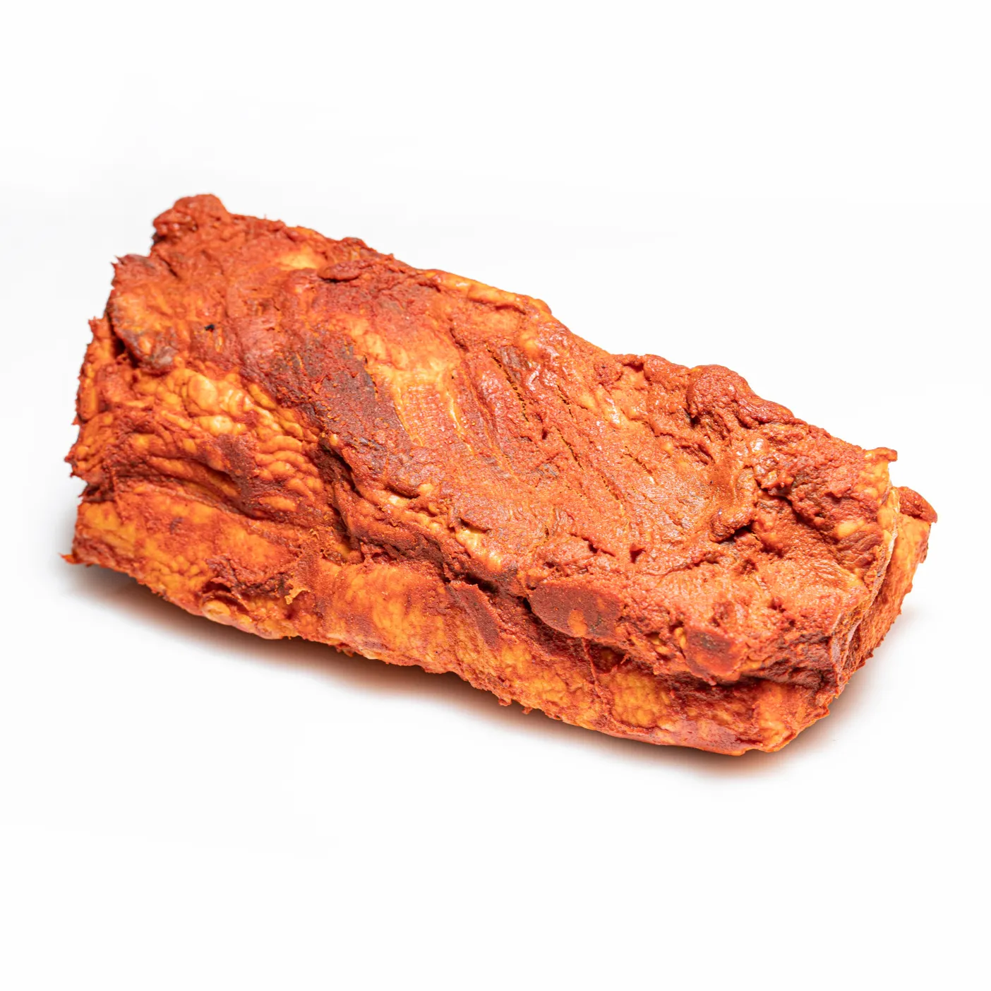 Geräucherter Paprikaspeck mit Paprikapulver Online bestellen. Geräucherter Paprikaspeck mit Paprikapulver mit weißem Hintergrund.