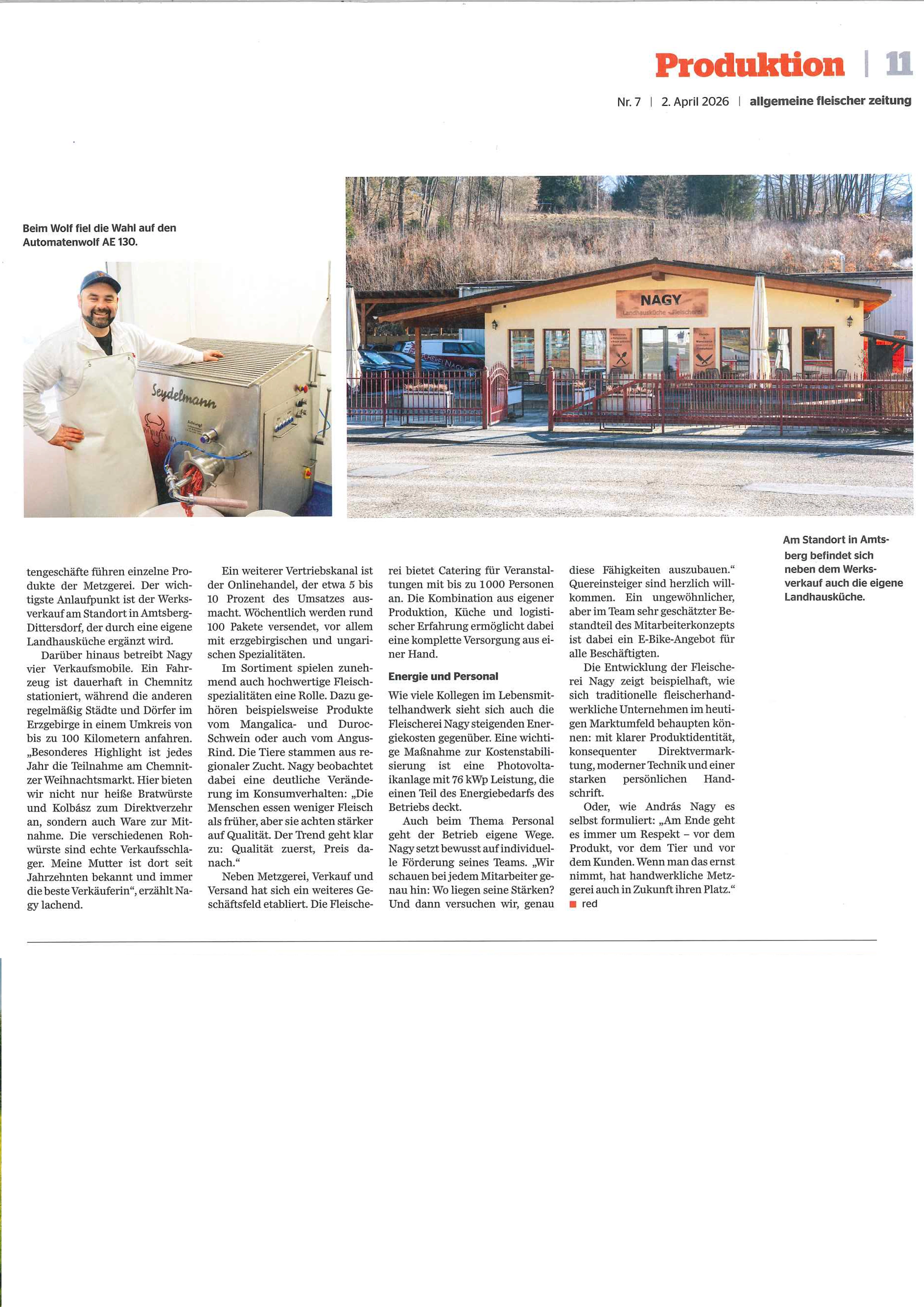 Oberhalb vom Text ist ein Bild mit der Außenansicht unseres Werksverkaufs mit der Textunterschrift "Am Standort in Amtsberg befindet sich neben dem Werksverkauf auch die eigene Landhausküche.", daneben ist eine Bild mit dem Chef András Nagy an dem Automat