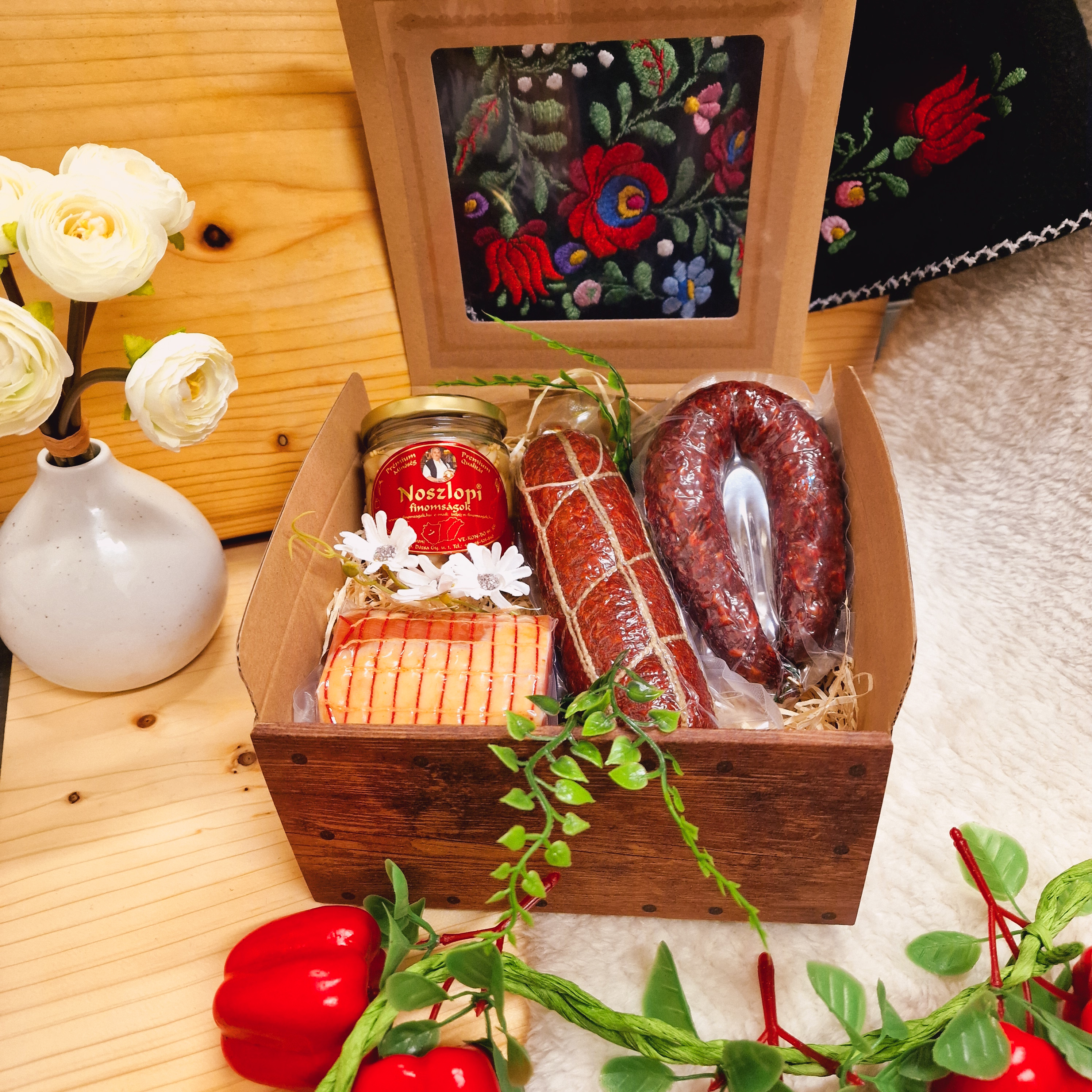 Geschenk Feuer und Flamme online bestellen! Box mit verschiedenen Wurstwaren.