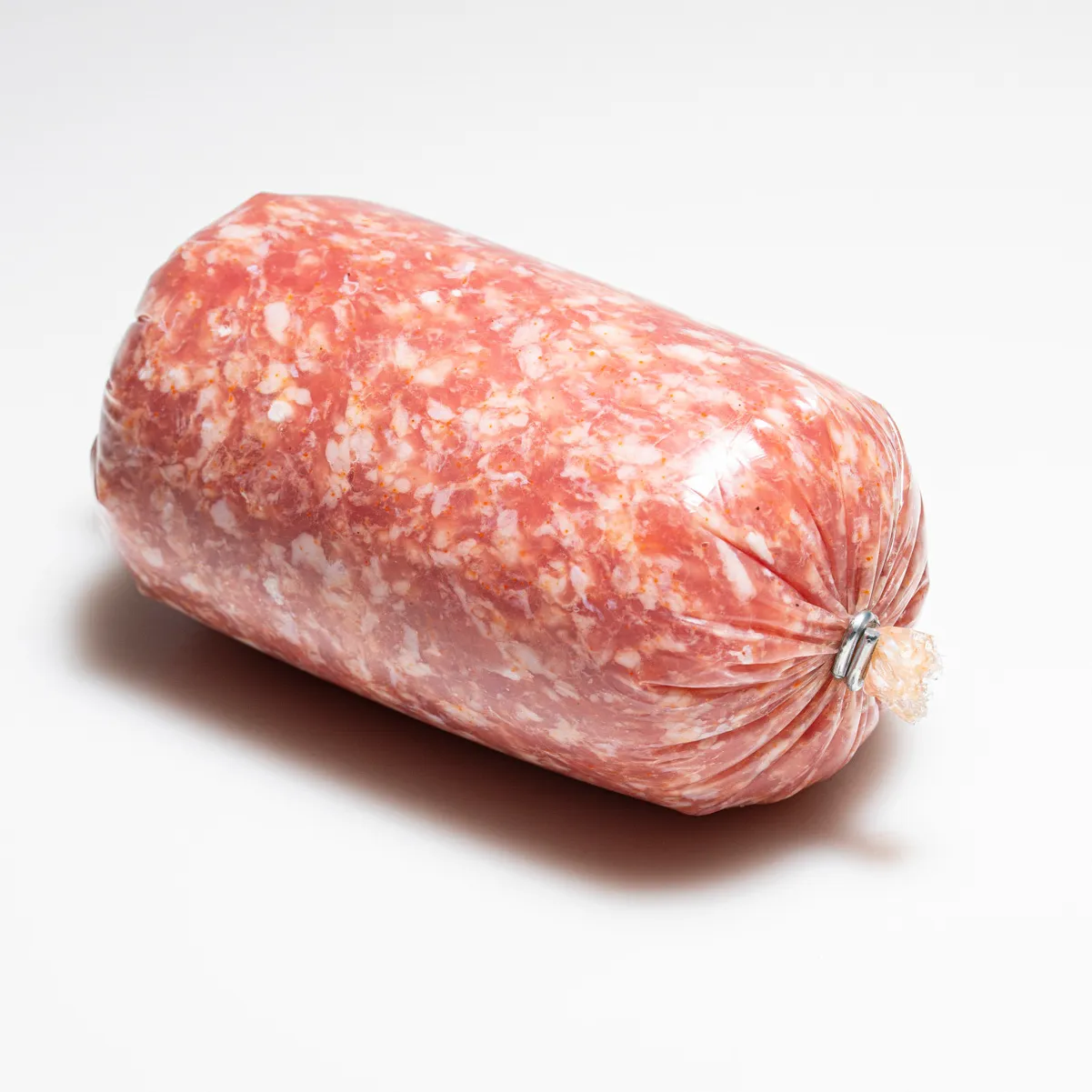 Leckere Zwiebelmett jetzt hier bestellen! Eine ganze Zwiebelmett auf weißem Hintergrund.