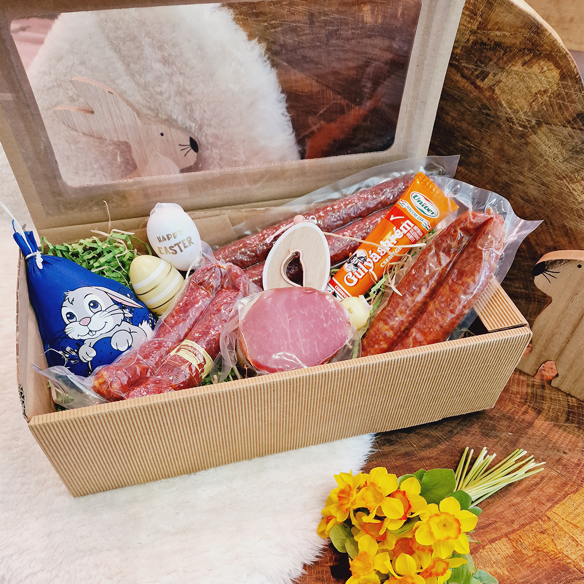 Ostergenuss Box Präsent online kaufen! Osterpräsent mit verschiedenen Wurstwaren wie Kümmelknacker, Rollschinken sowie milder Gulaschcreme.