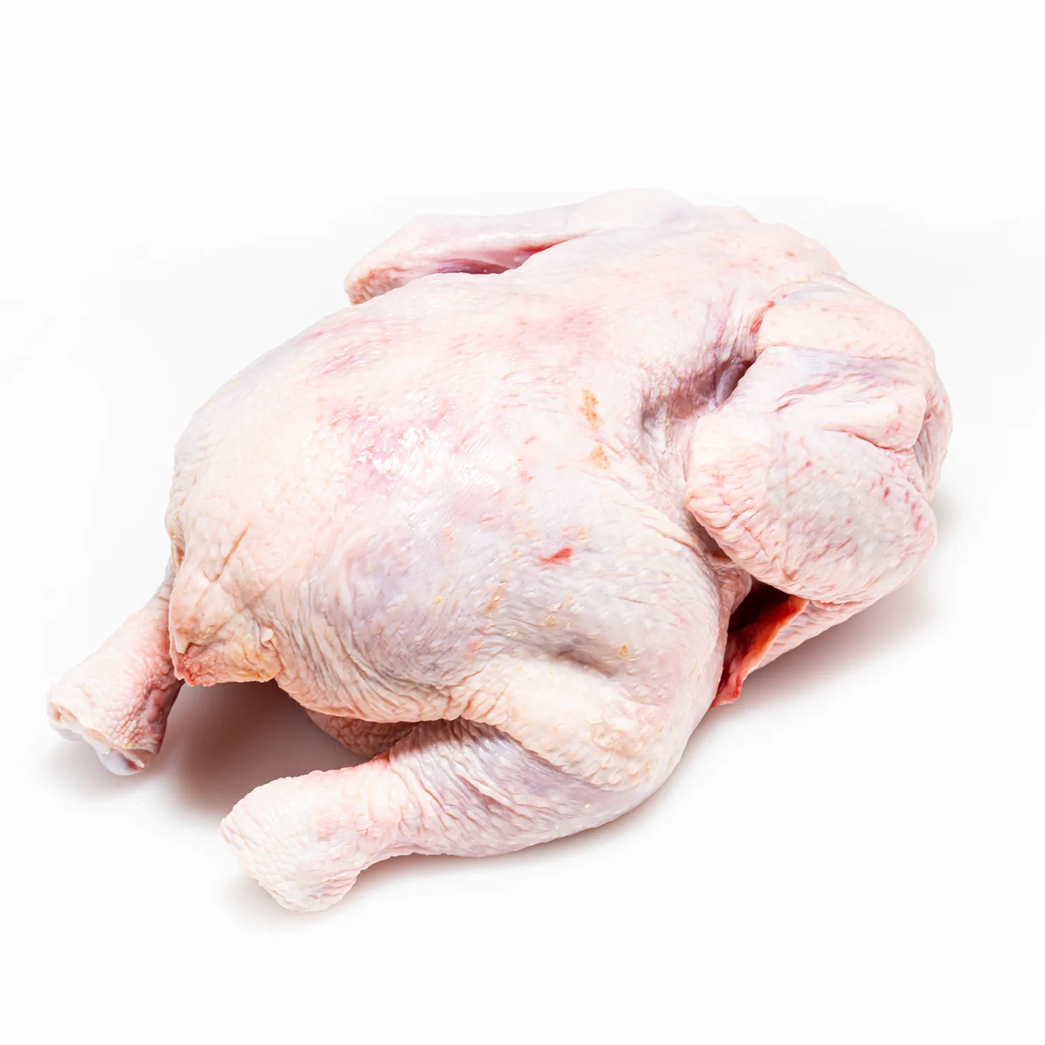 Ein ganzes Hühnchen auf weißem Hintergrund.