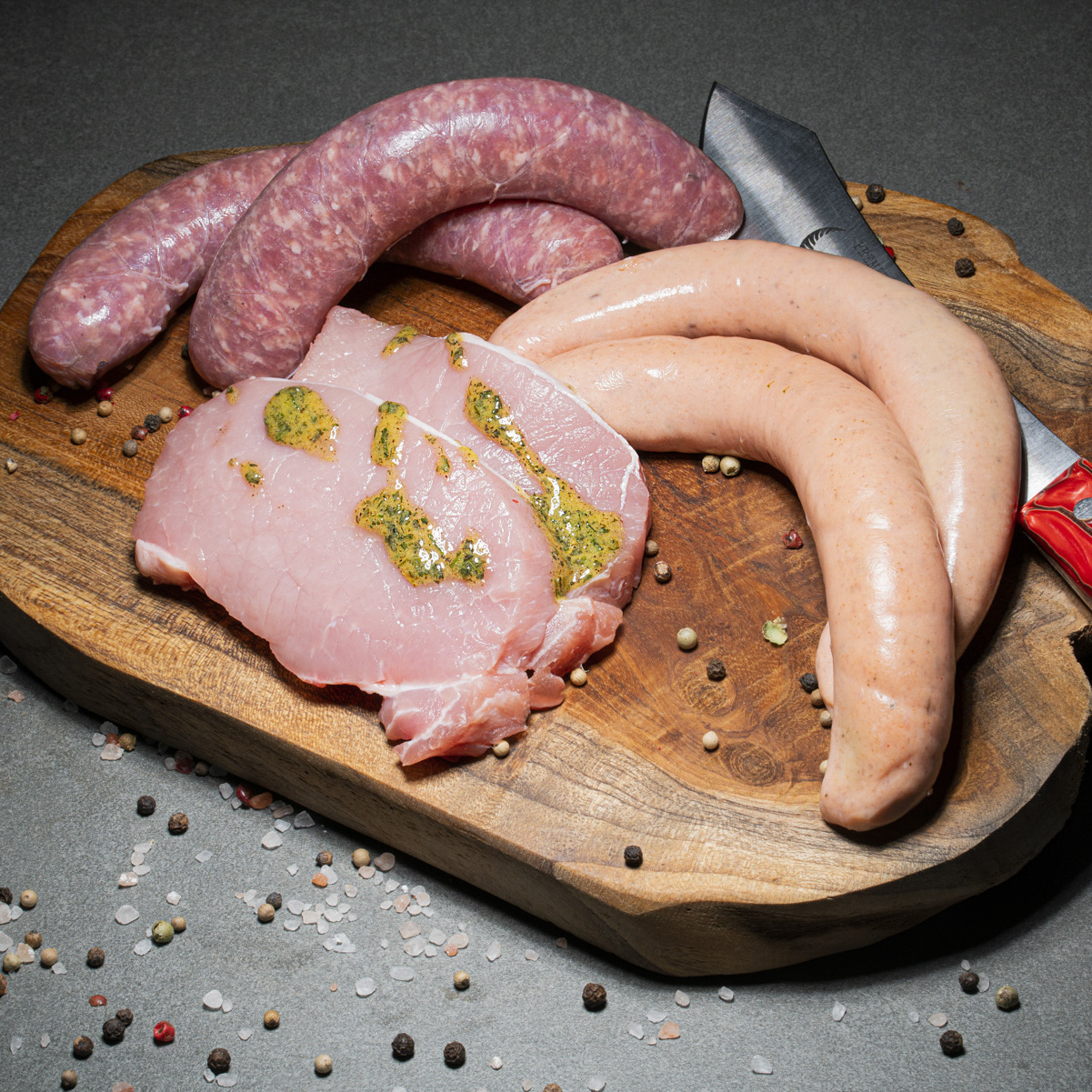Grillfleisch-Paket mit 2x Roster, 2x Bratwurst und 2x marinierten Schweinerueckensteaks