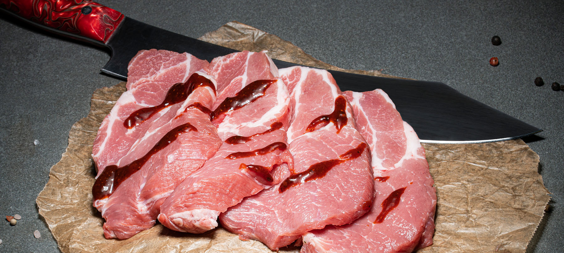 Schweinekammsteaks mit Tomaten-Pfeffer-Marinade