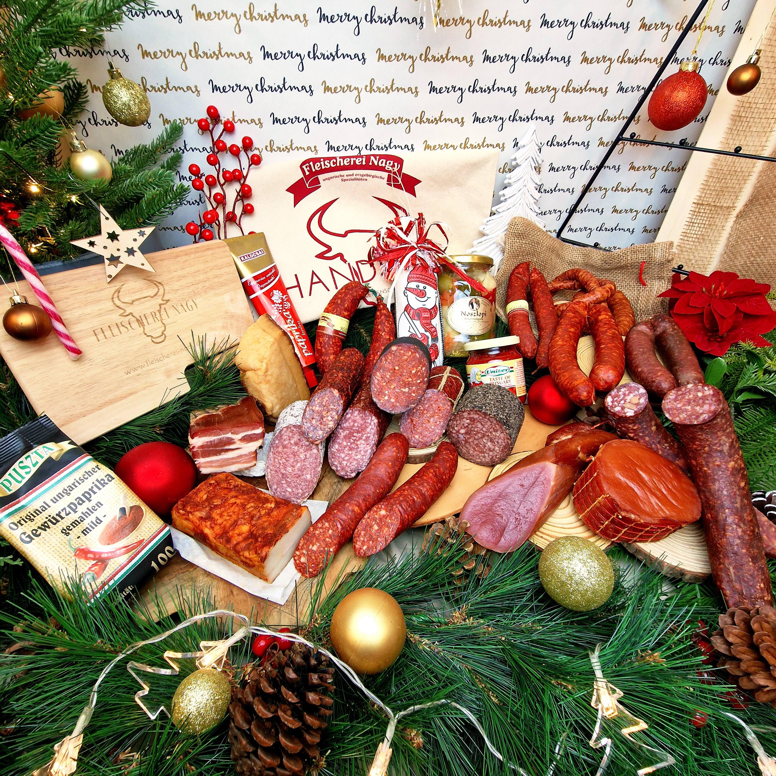 Wurstspezialitäten - Adventskalender mit weihnachtlicher Dekoration.