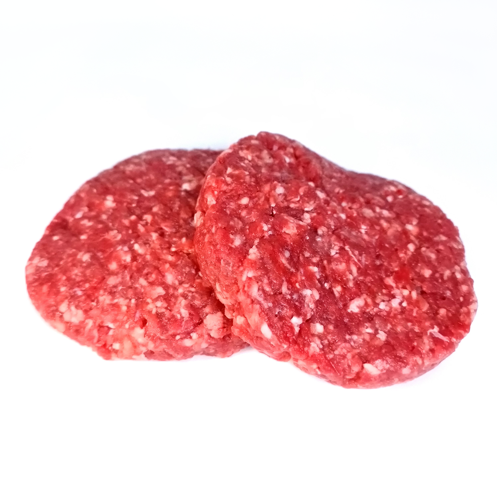 Zwei Burger Patties liegen nebeneinander überlappend auf weißem Hintergrund.