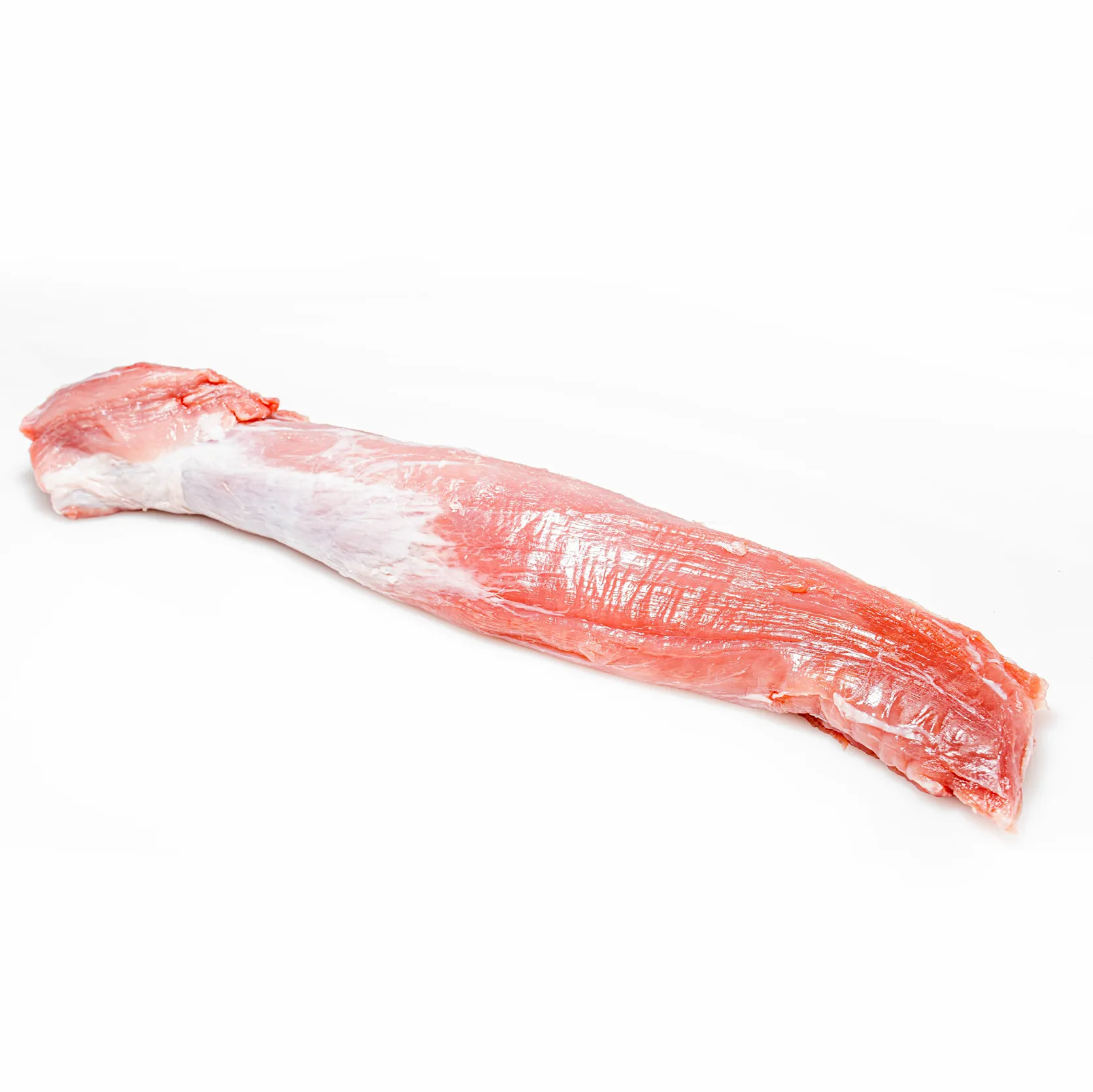 Ein ganzes Schweinefilet auf weißem Hintergrund!