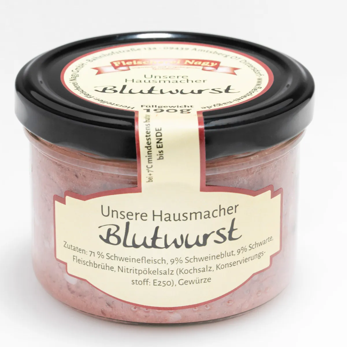 Hausmacher Blutwurst im Glas auf weißem Hintergrund.