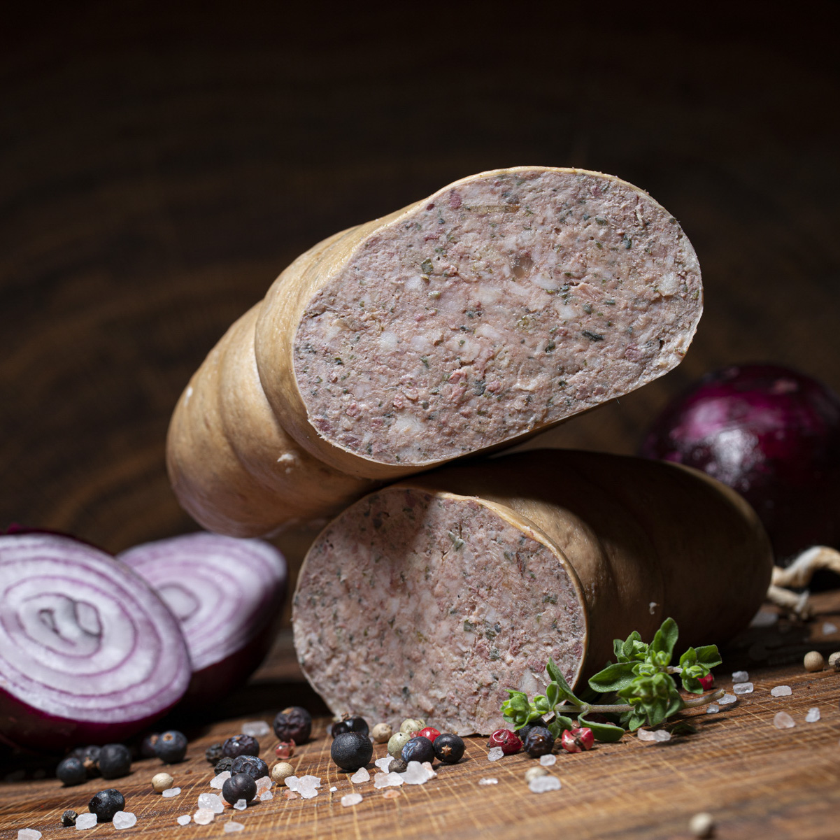 Zwiebelleberwurst aufgeschnitten.