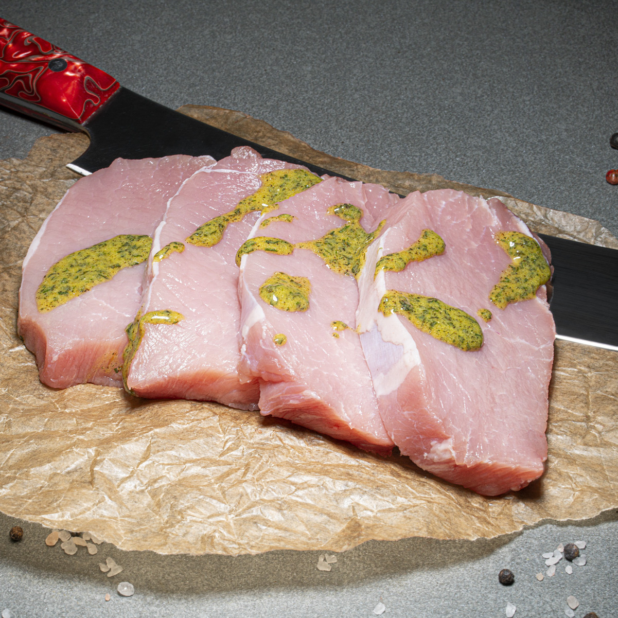 Schweinerueckensteaks mit Kraeutermarinade fuer den Grill kaufen